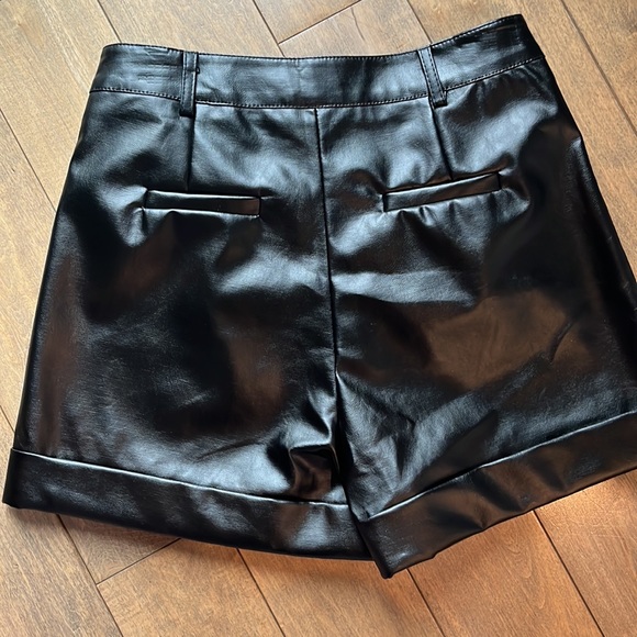 Pleather shorts - Picture 2 of 3